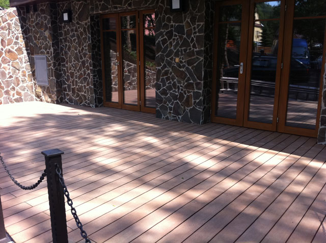 Máte vážné obavy z údržby teras a plotů ze dřeva? WoodPlastic® nevadí ani mráz