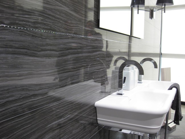 detalle-cerc3a1mica-con-swarovski-porcelanosa-villalba-interirorismo_0