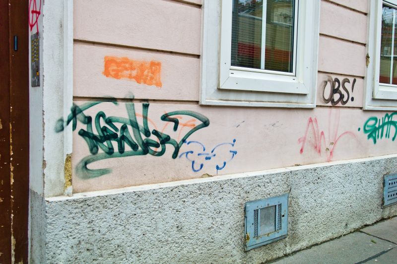Jak na vandaly? Odstranění graffiti a ochranné nátěry!