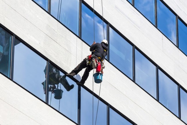 alpinist climber clean the windows