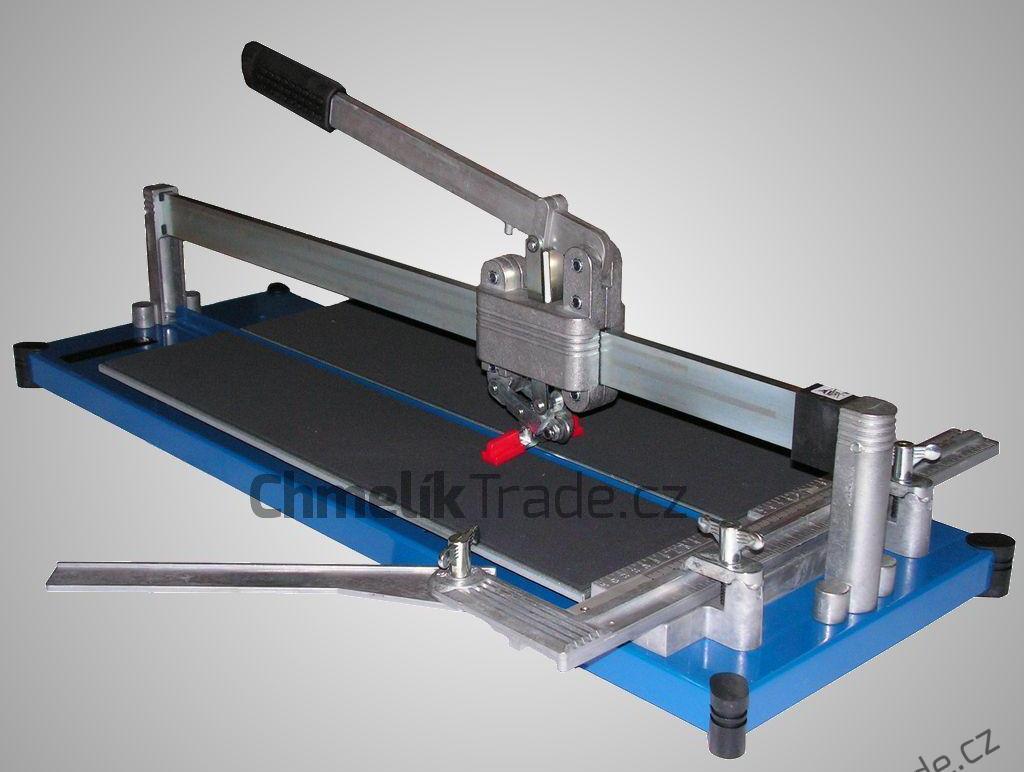 Chystáte se položit keramickou dlažbu? Pořiďte si vybavení, které využívají i profesionální obkladači!