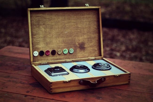 Kufrik-vypinace-zasuvky-retro