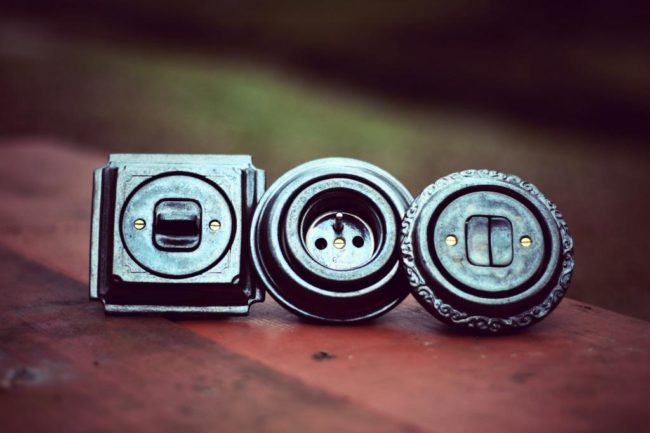 porcelanove-retro-vypinace-zasuvky