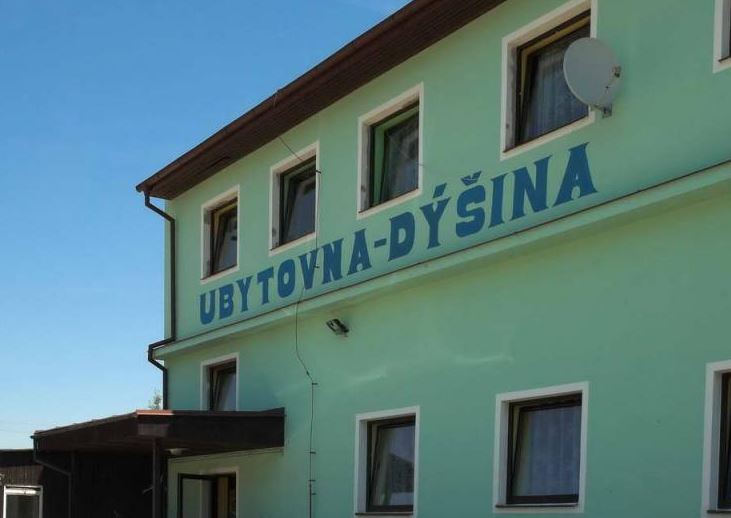 Sháníte levné ubytování v okolí Plzně? V Dýšině najdete útulnou ubytovnu