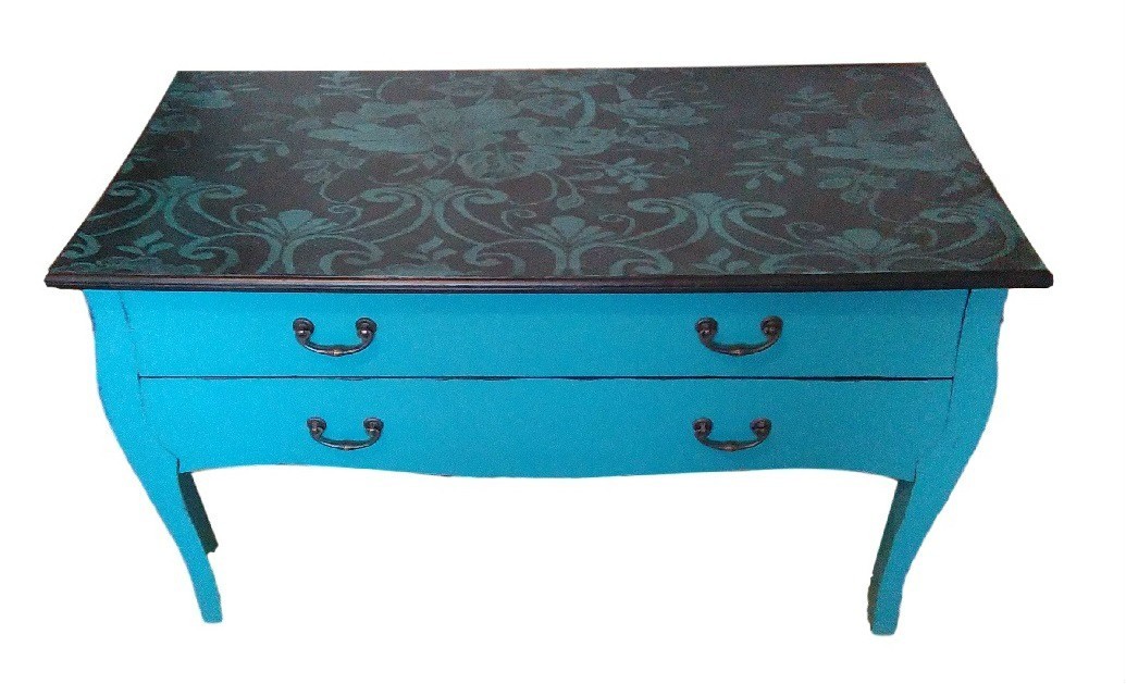 Perly designového bydlení: nábytek z teaku a dřeva suar