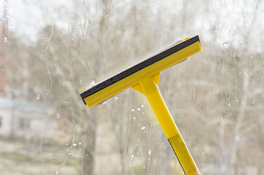 Potřebujete umýt okna, obraťte se na „Výškové práce, mytí oken Brno“