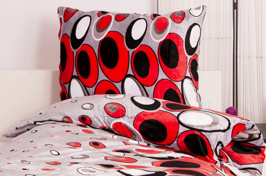 Mikroflanel se dere do popředí