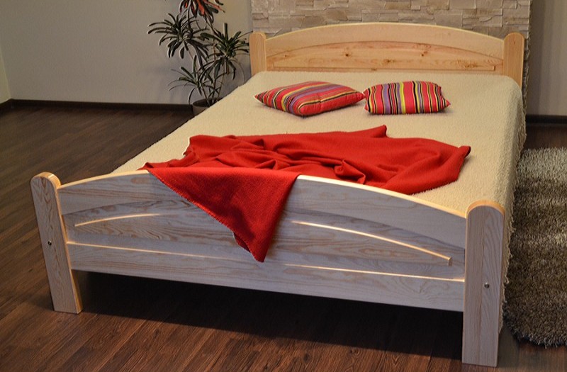 Dřevěné postele jsou osvědčenou klasikou