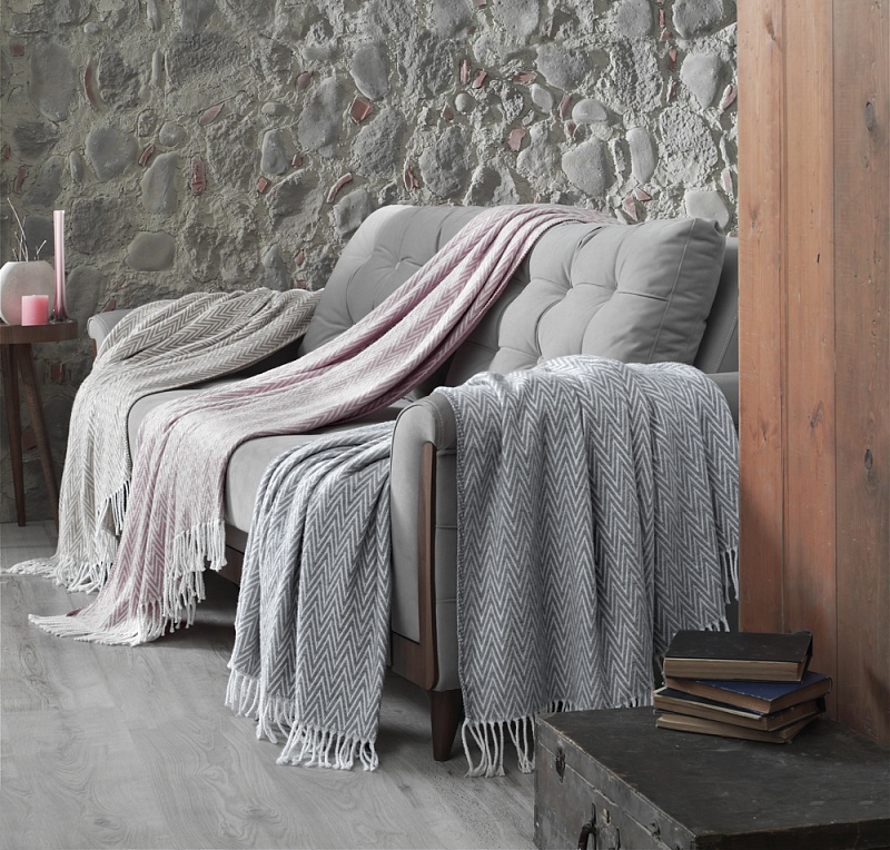 Hledáte interiérový doplněk s noblesou? Vsaďte na skotský pléd!