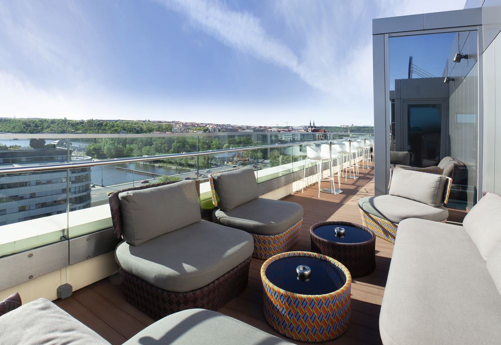 Český výrobce dřevoplastových prken využívá jako jediný v Evropě laserovou technologii Strandex