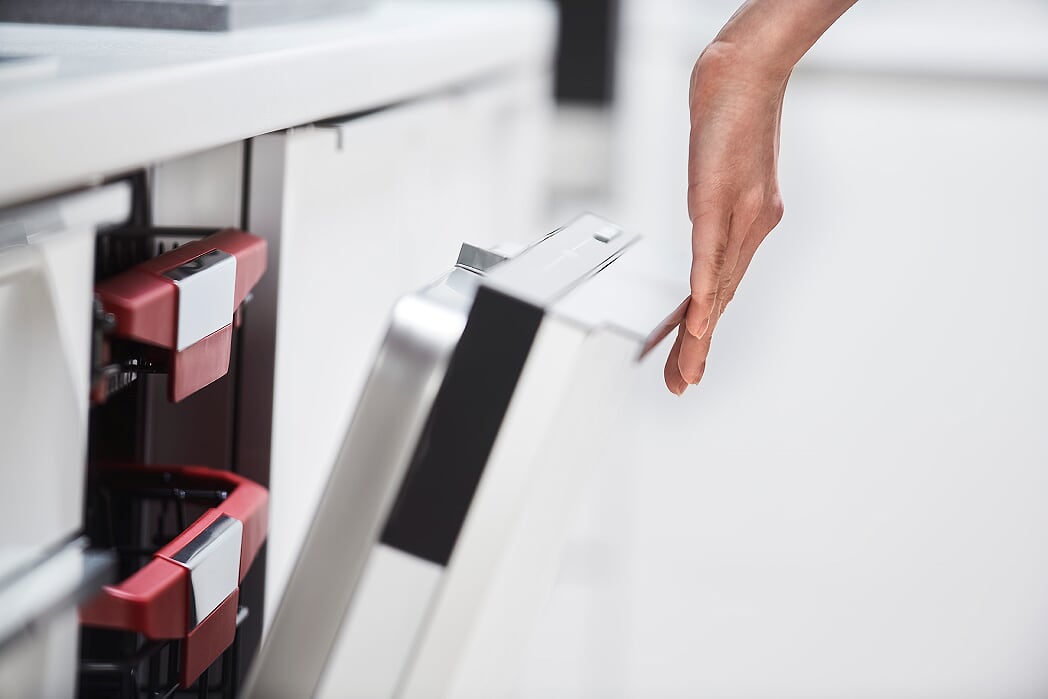 Získejte víc času pro sebe a svou rodinu Myjte nádobí v myčce místo dřezu! Uděláte radost nejen sobě, ale i své peněžence.