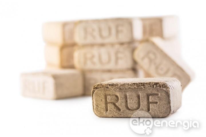 Topení dřevem ve formě pelet je pohodlné