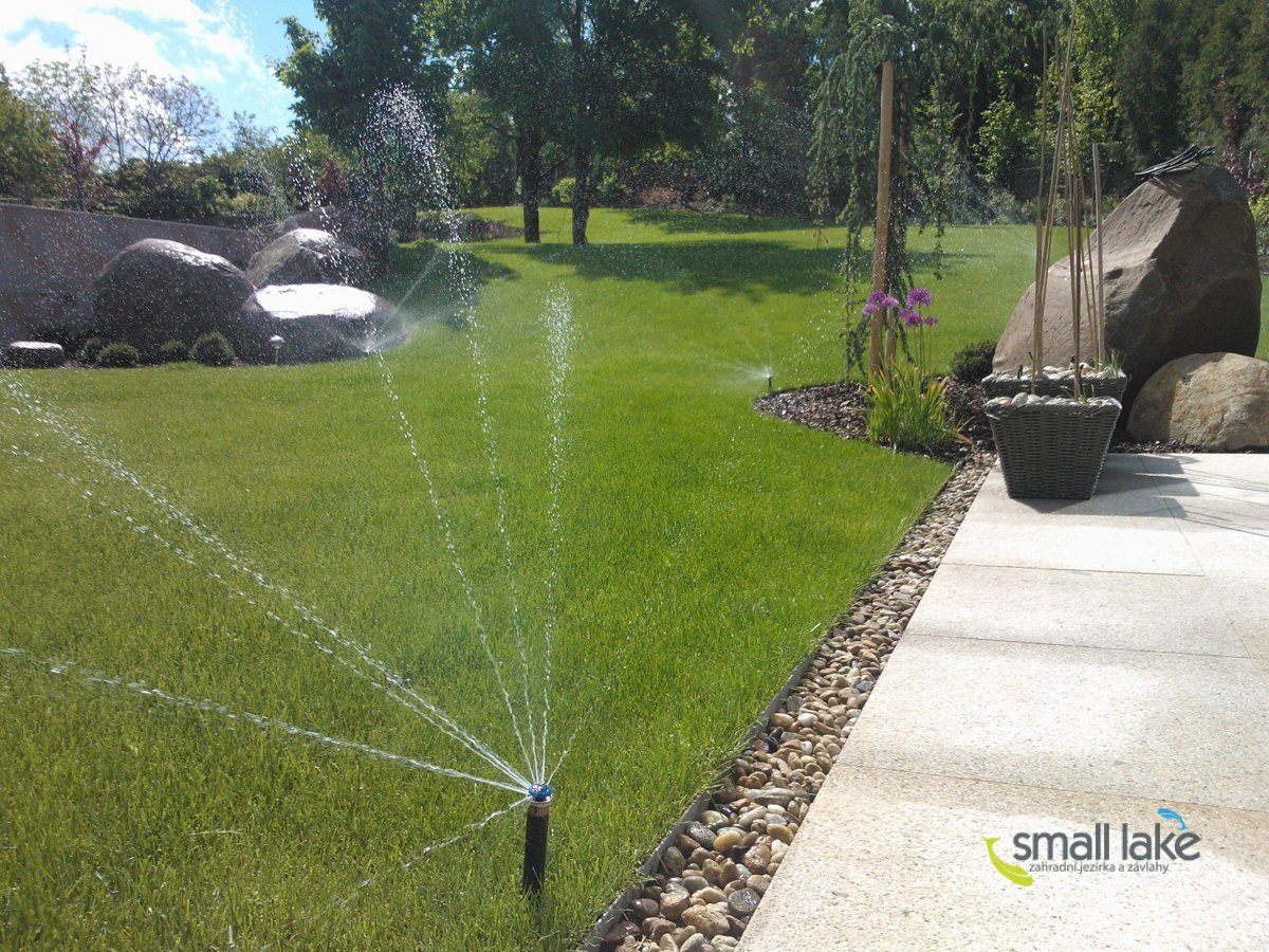 Šetří peníze i váš čas: Znáte všechny výhody kapkové závlahy?