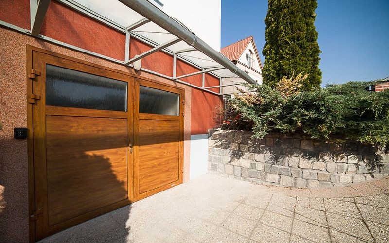 Podle čeho vybrat barvu garážových vrat