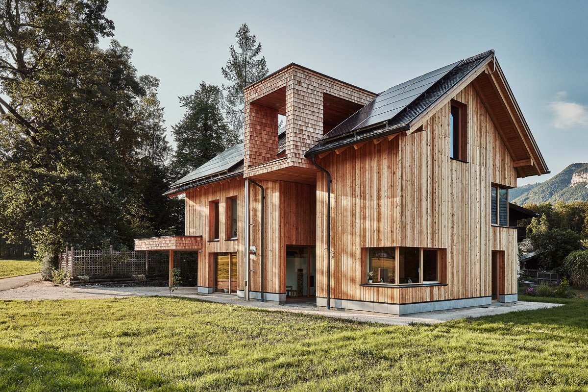 Došková střecha v moderní dřevostavbě