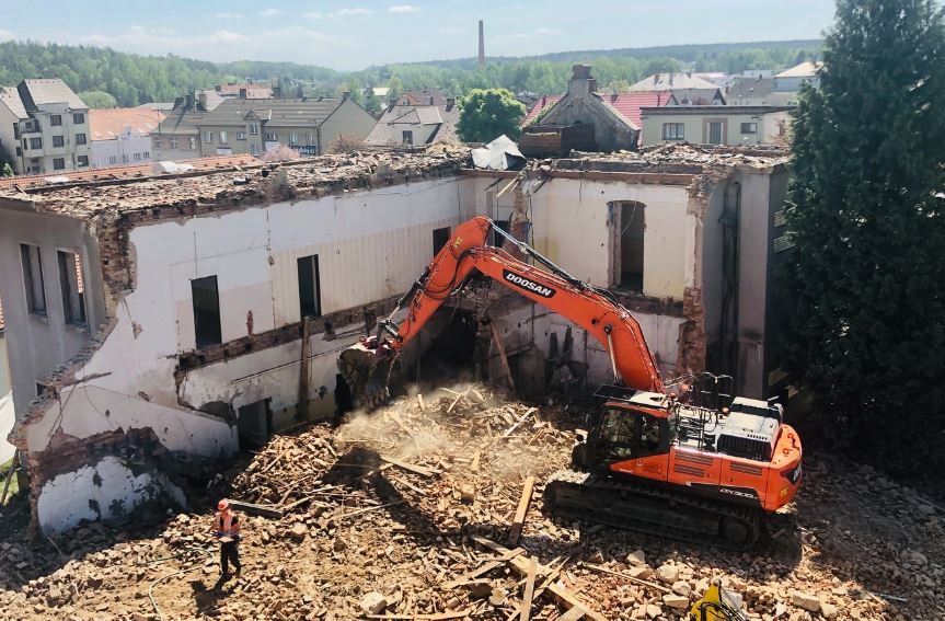 Jak se zbavit starého domu a vzniklého odpadu?