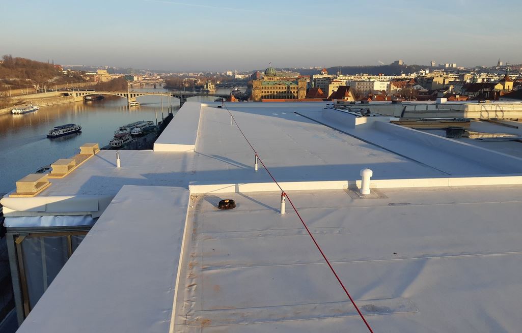 Rekonstrukce či zateplení ploché střechy nemusí být noční můra