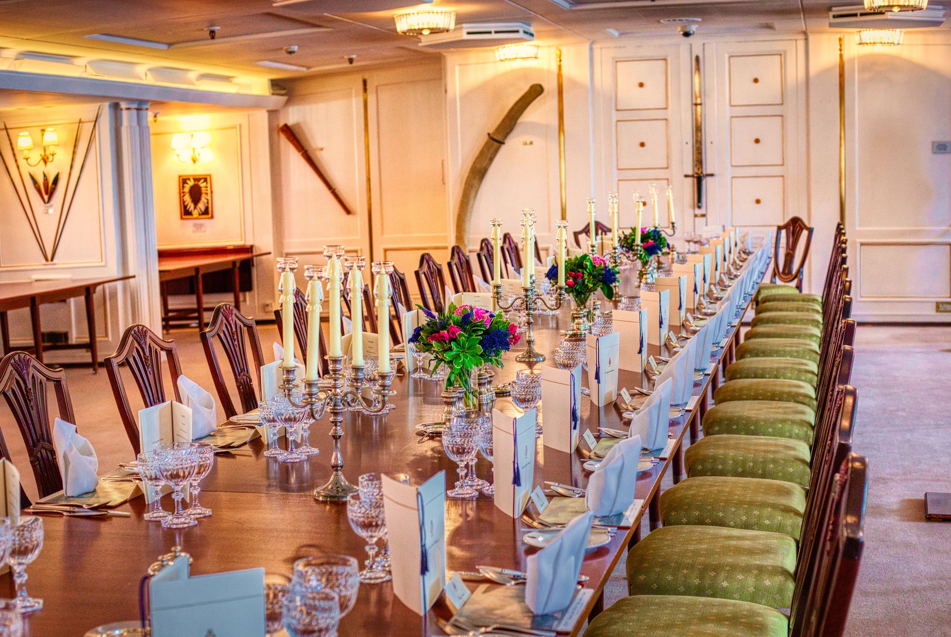 Svatební židle Chiavari – ideální pro svatbu