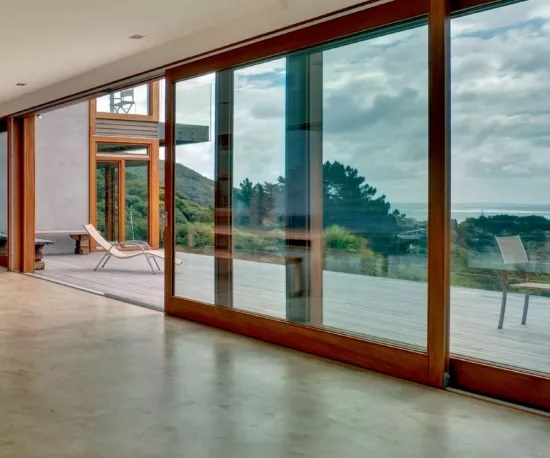 Přístup na balkon, terasu či do zimní zahrady díky posuvným systémům od Okna JIS