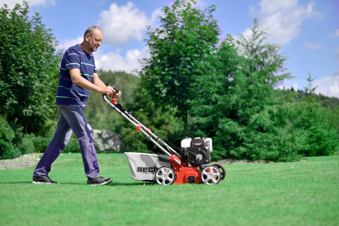 Provzdušňovač trávníku zlepší jeho kvalitu i vzhled